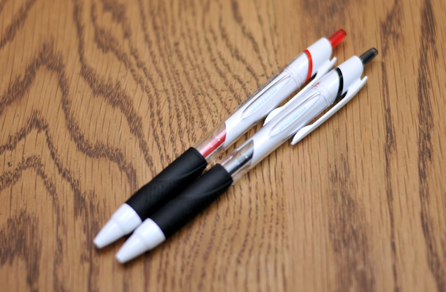 三菱鉛筆の書き心地滑らかなペン JETSTREAM（ジェットストリーム）