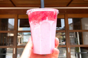 京丹後グルメ・京丹後市の久美浜駅にあるカフェ「culoco クロコ」の「いちごとフローズンヨーグルトのス...